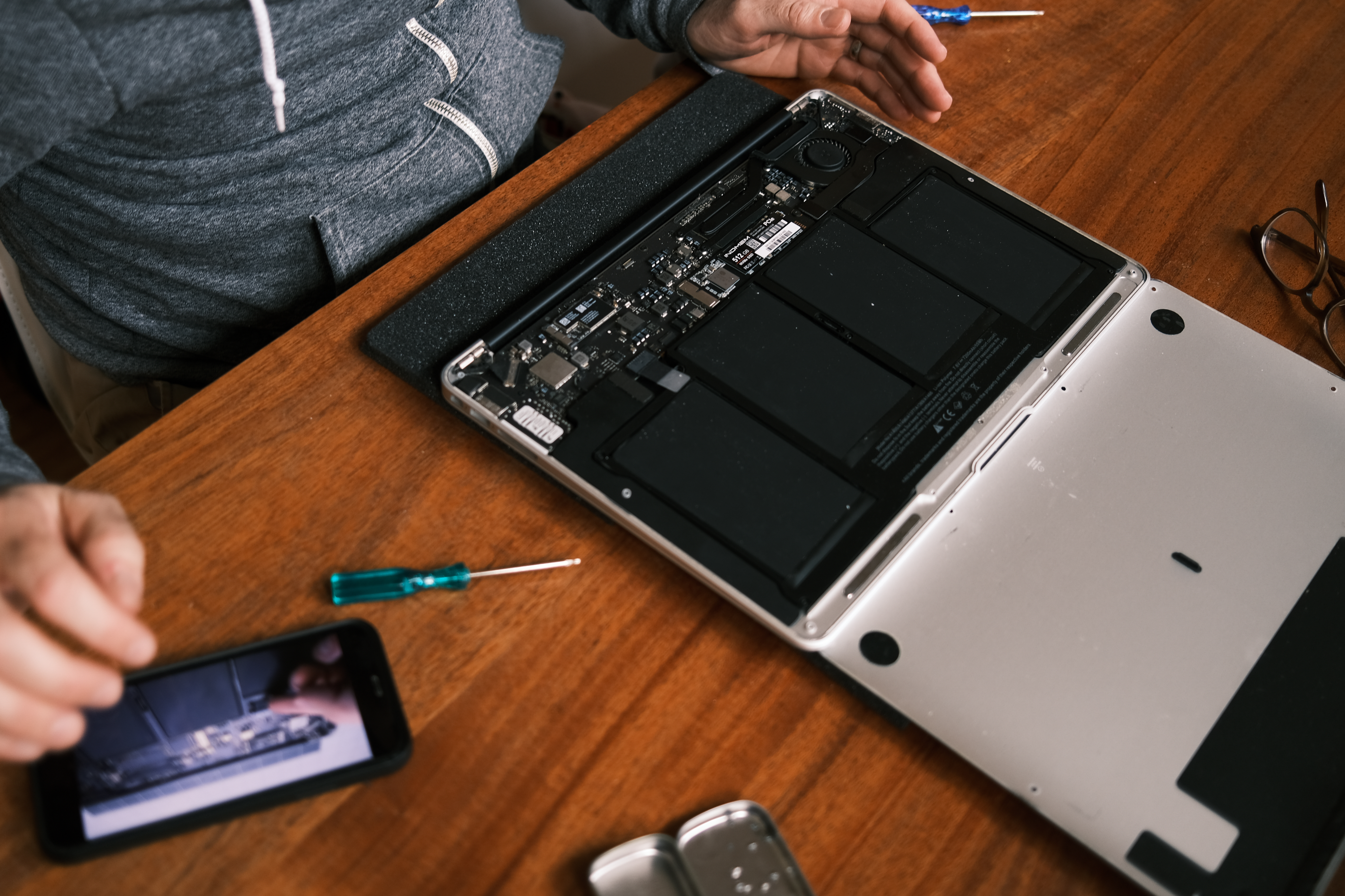 Laptop repair service for Barnes and SW13 residents