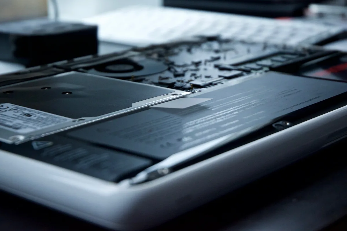 MacBook battery health check showing cycle count and capacity